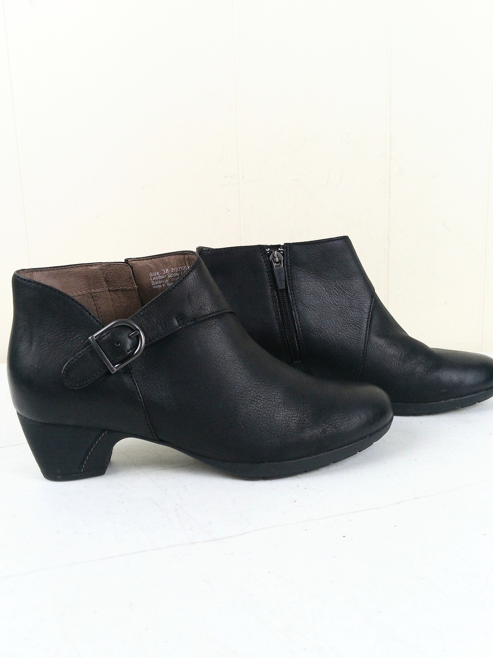 Dansko Darbie Women Black Leather Ankle Boots with Side Buckle and Zip 38 US 7.5